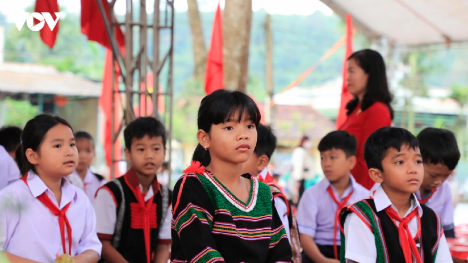 Phân công nhiệm vụ các thành viên Ban Chỉ đạo xây trường học cho các xã biên giới